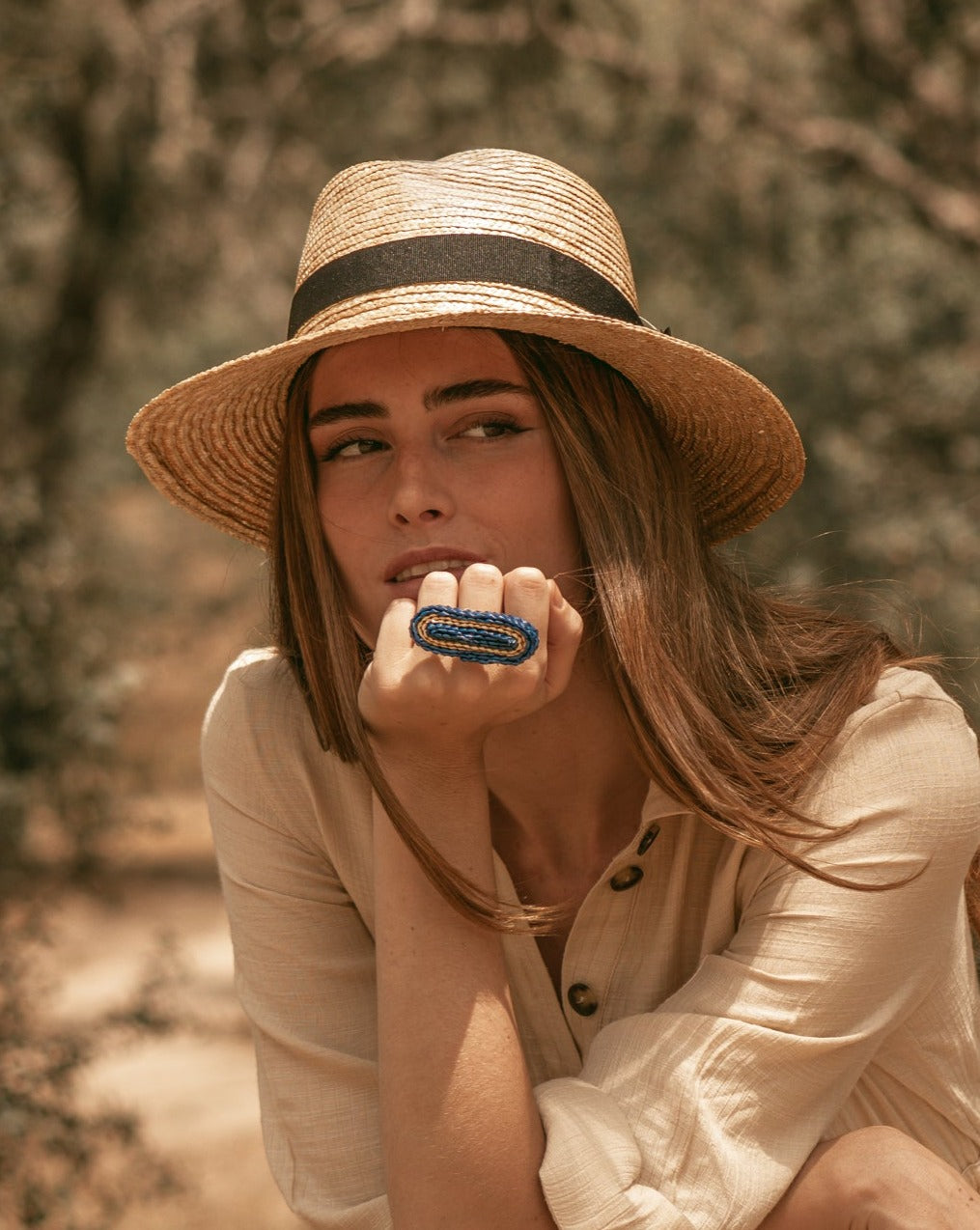 Sombrero Beetle ala M natural + Anillo Spin Ovalado azul