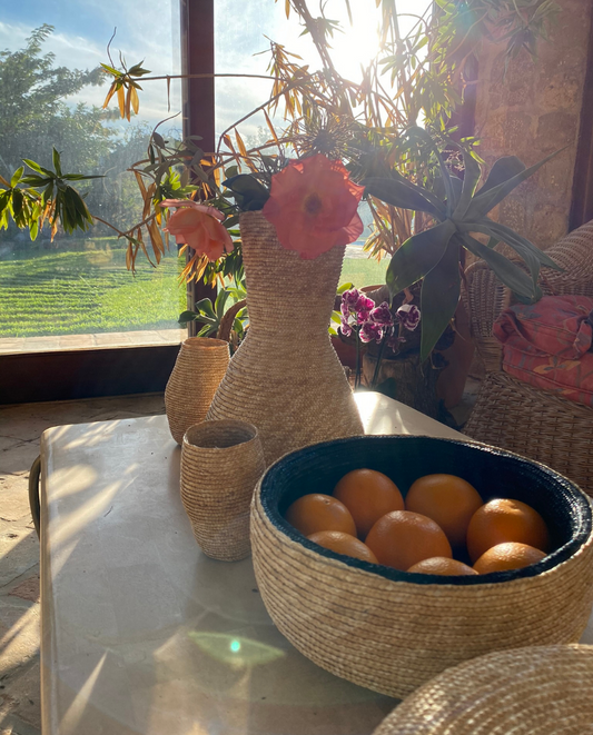 Bicolor round bowl + natural straw Fig Vase