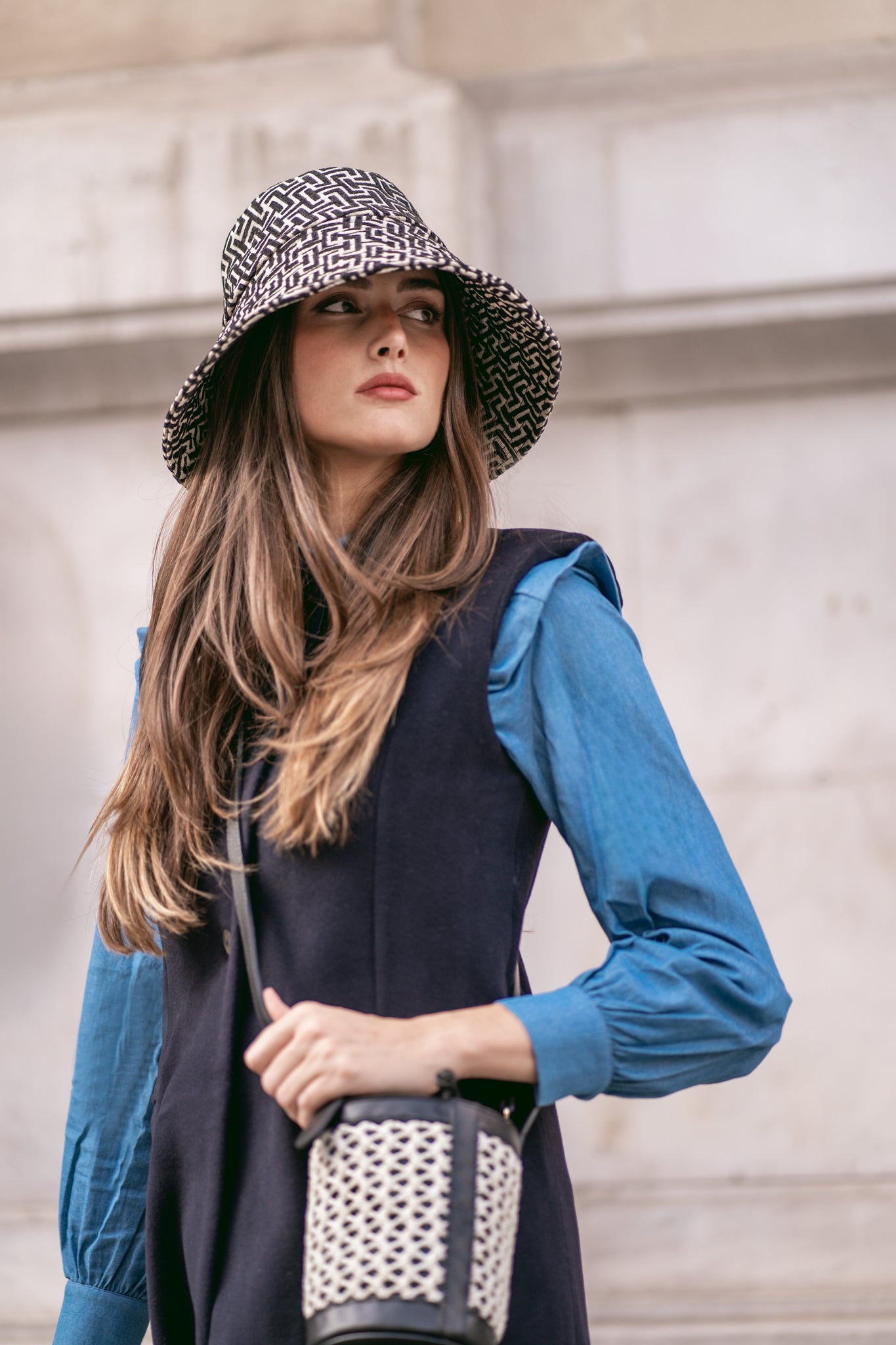 Mavari Tetrix blanco y negro ala L