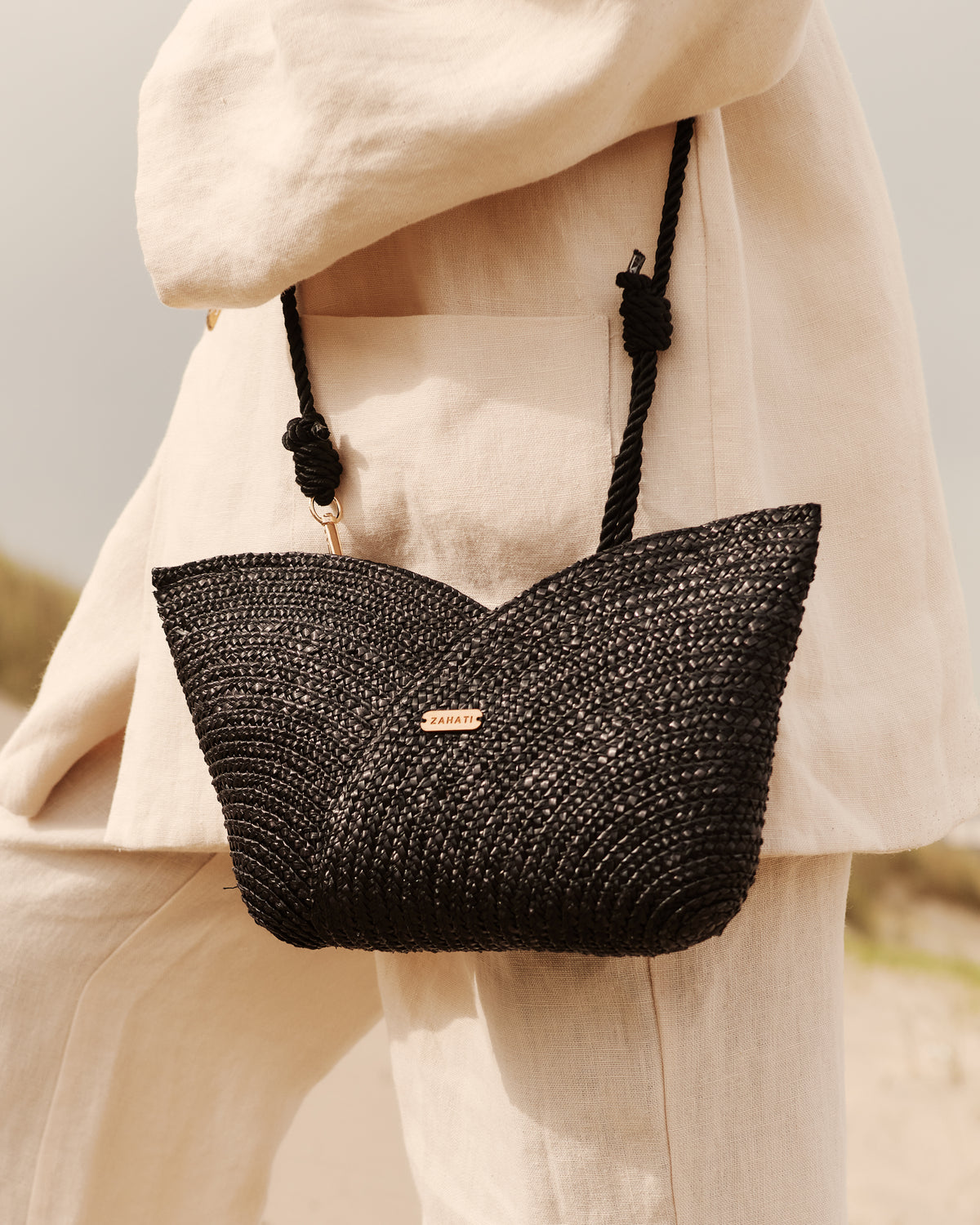 Petalo Clutch Black